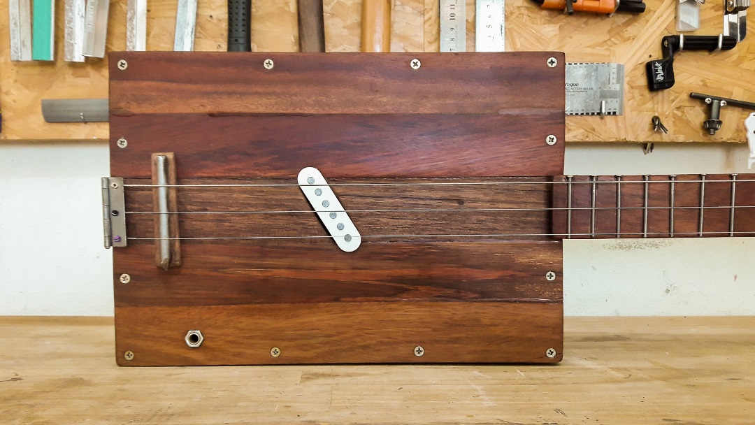 Modelo: Cigar Box 3C / Ano 2015