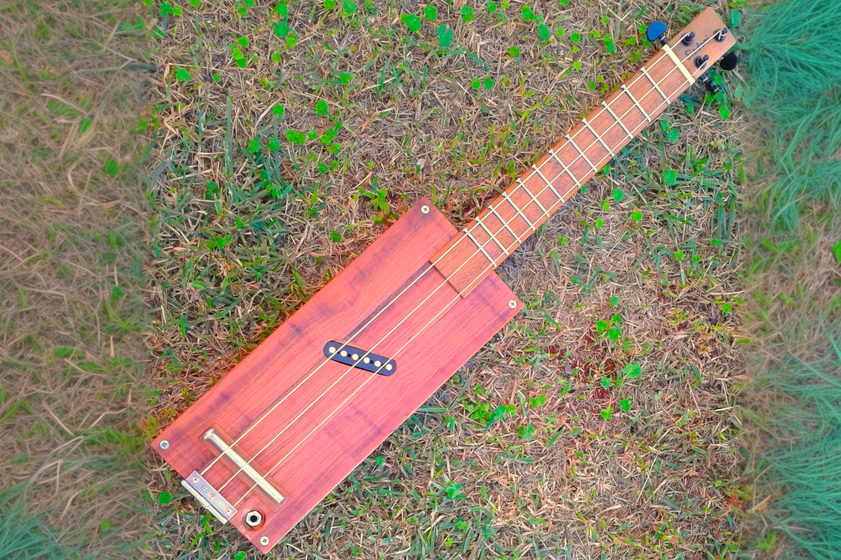 Cigar Box Guitar Modelo: Cigar Box 3C / Ano 2015