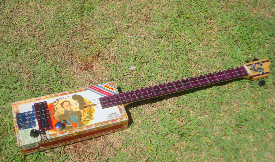 Cigar Box Guitar Modelo: Cigar Box 3C / Ano 2016