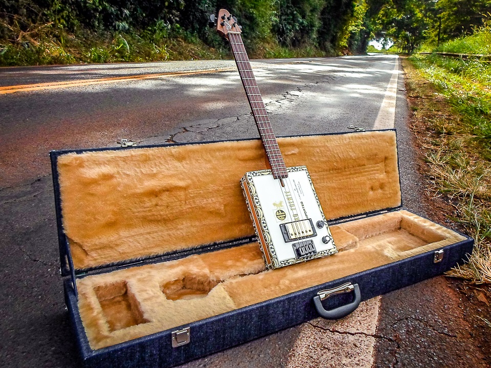 Cigar Box Guitar Modelo: Cigar Box 4C / Ano 2016