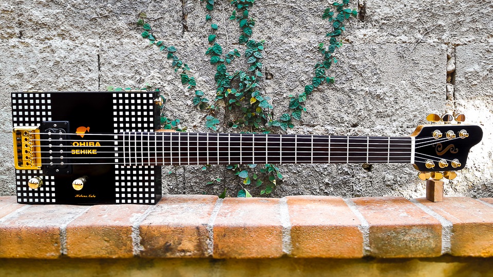 Cigar Box Guitar Modelo: Cigar Box 6C / Ano 2017