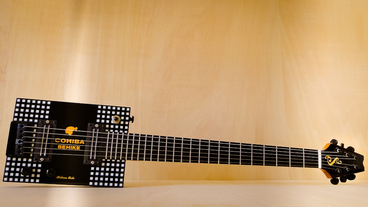 Cigar Box Guitar Modelo: Cigar Box 6C / Ano 2017