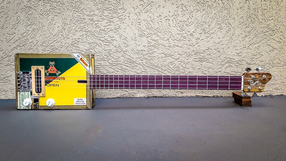 Cigar Box Guitar Modelo: Cigar Box 4C / Ano 2017