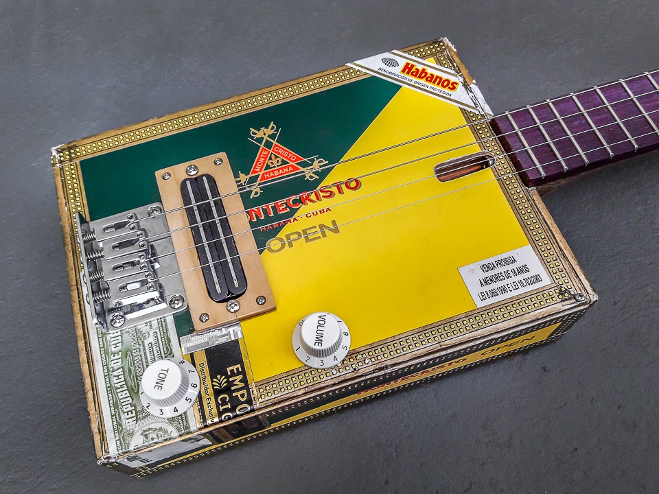 Modelo: Cigar Box 4C / Ano 2017 / Artista: Samir Issa - Mississippi Devils