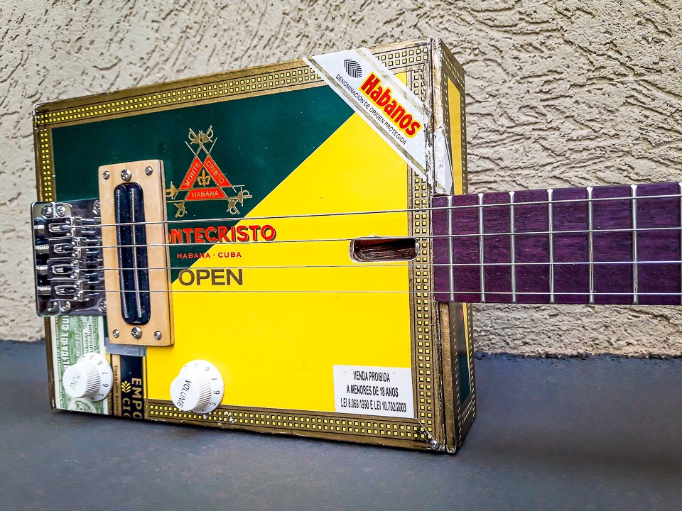 Modelo: Cigar Box 4C / Ano 2017 / Artista: Samir Issa - Mississippi Devils