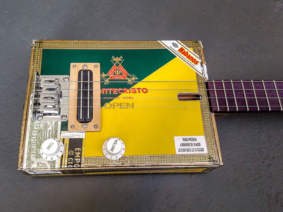 Modelo: Cigar Box 4C / Ano 2017 / Artista: Samir Issa - Mississippi Devils