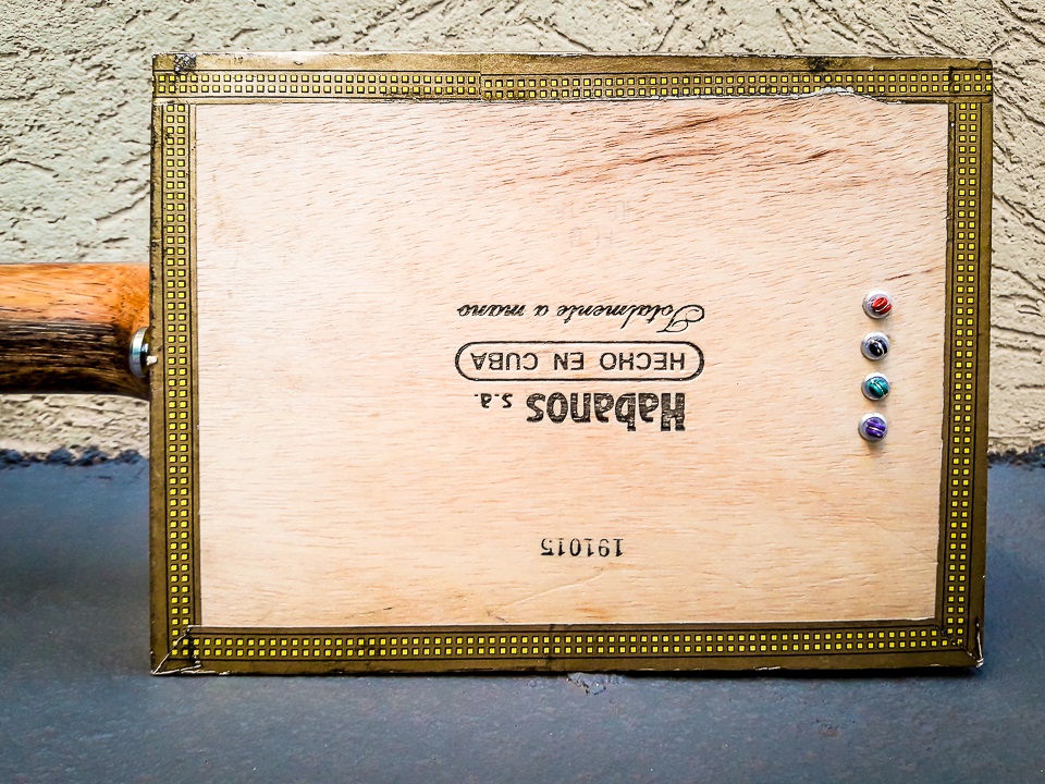 Modelo: Cigar Box 4C / Ano 2017 / Artista: Samir Issa - Mississippi Devils