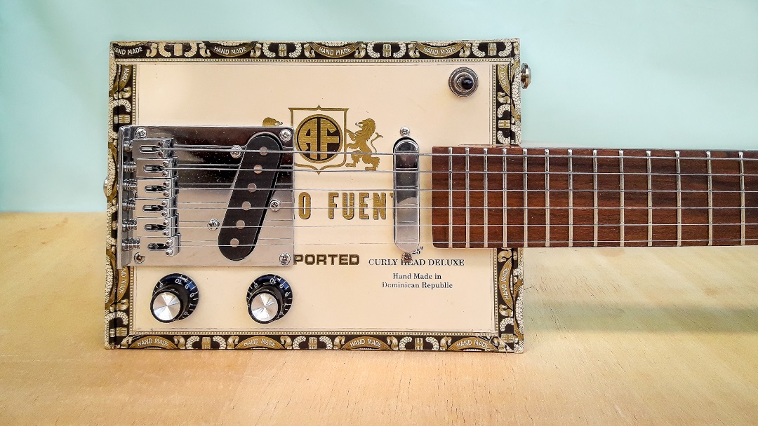 Modelo: Cigar Box 6C / Ano 2019 / Artista: Danni Distler
