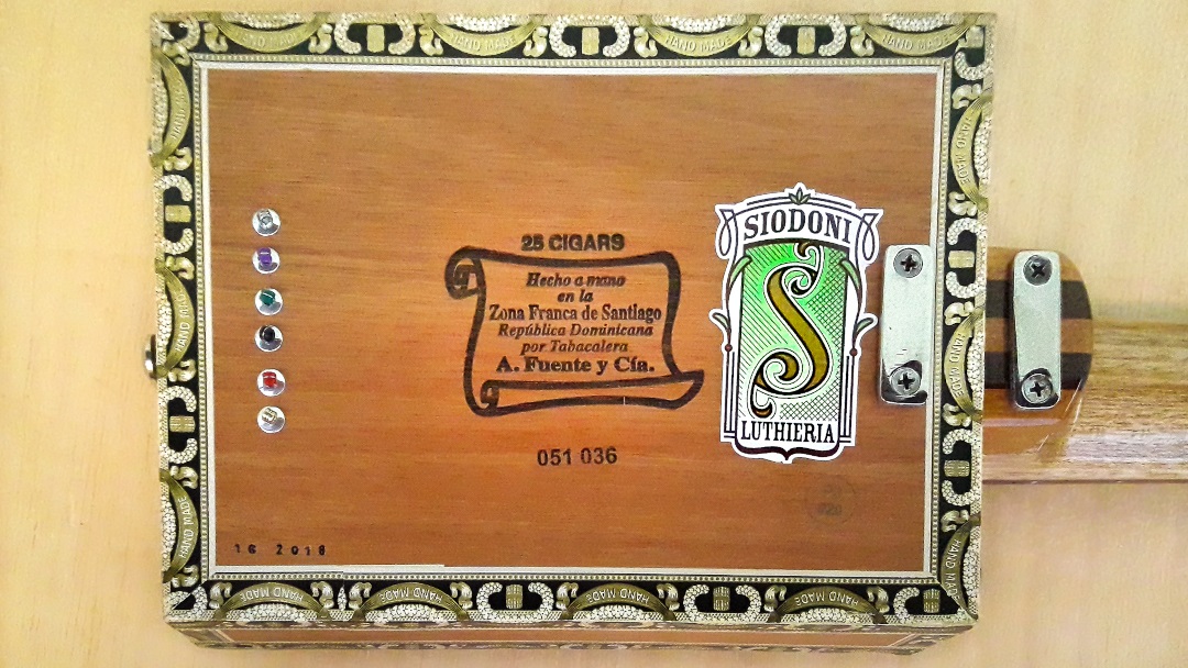 Modelo: Cigar Box 6C / Ano 2019 / Artista: Danni Distler