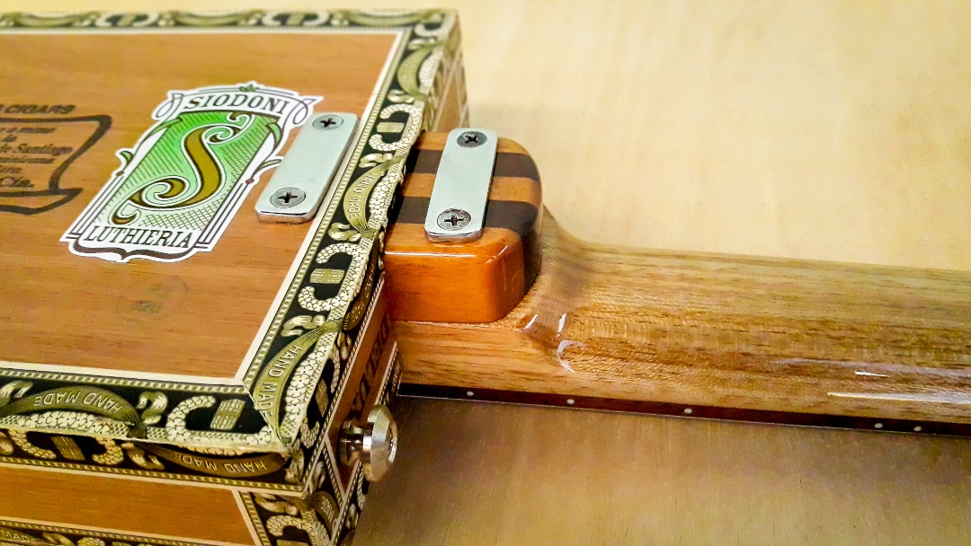 Modelo: Cigar Box 6C / Ano 2019 / Artista: Danni Distler