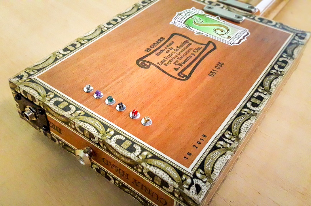 Modelo: Cigar Box 6C / Ano 2019 / Artista: Danni Distler
