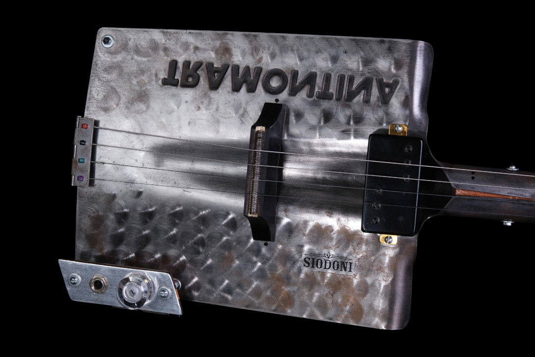 Modelo: Guiparra 4C / Ano 2022 / Artista: João Rafael - guitarras.feia