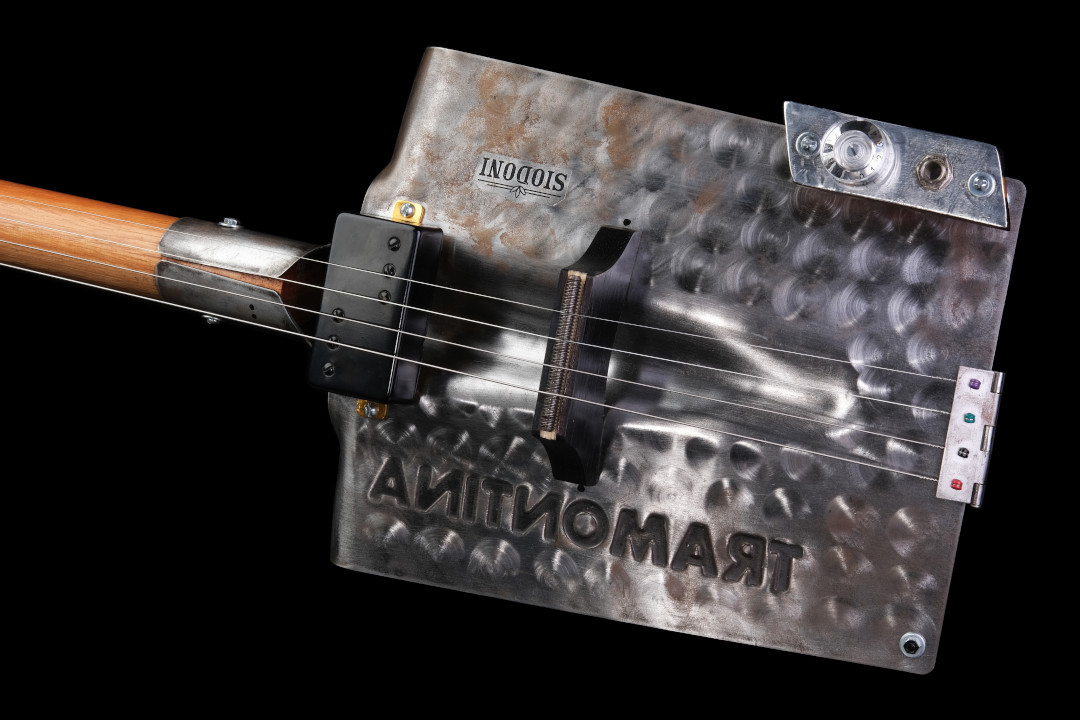 Modelo: Guiparra 4C / Ano 2022 / Artista: João Rafael - guitarras.feia