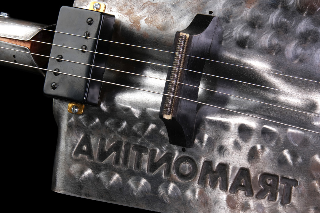 Modelo: Guiparra 4C / Ano 2022 / Artista: João Rafael - guitarras.feia