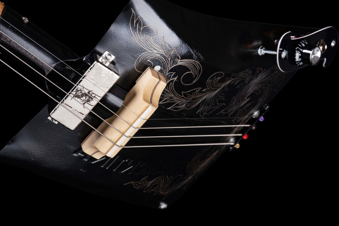 Modelo: Guiparra 4C / Ano 2023 / Artista: Andreas Kisser - Sepultura