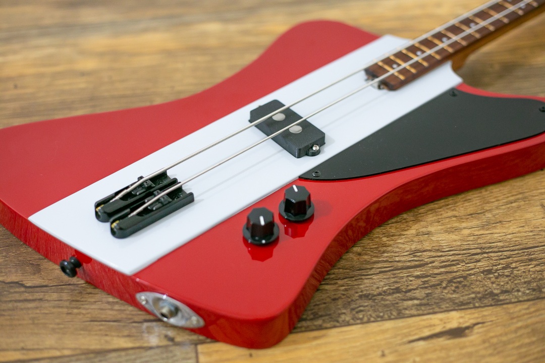 Modelo: T-Bird 2C / Ano 2026 / Artista: Fabio Mozine