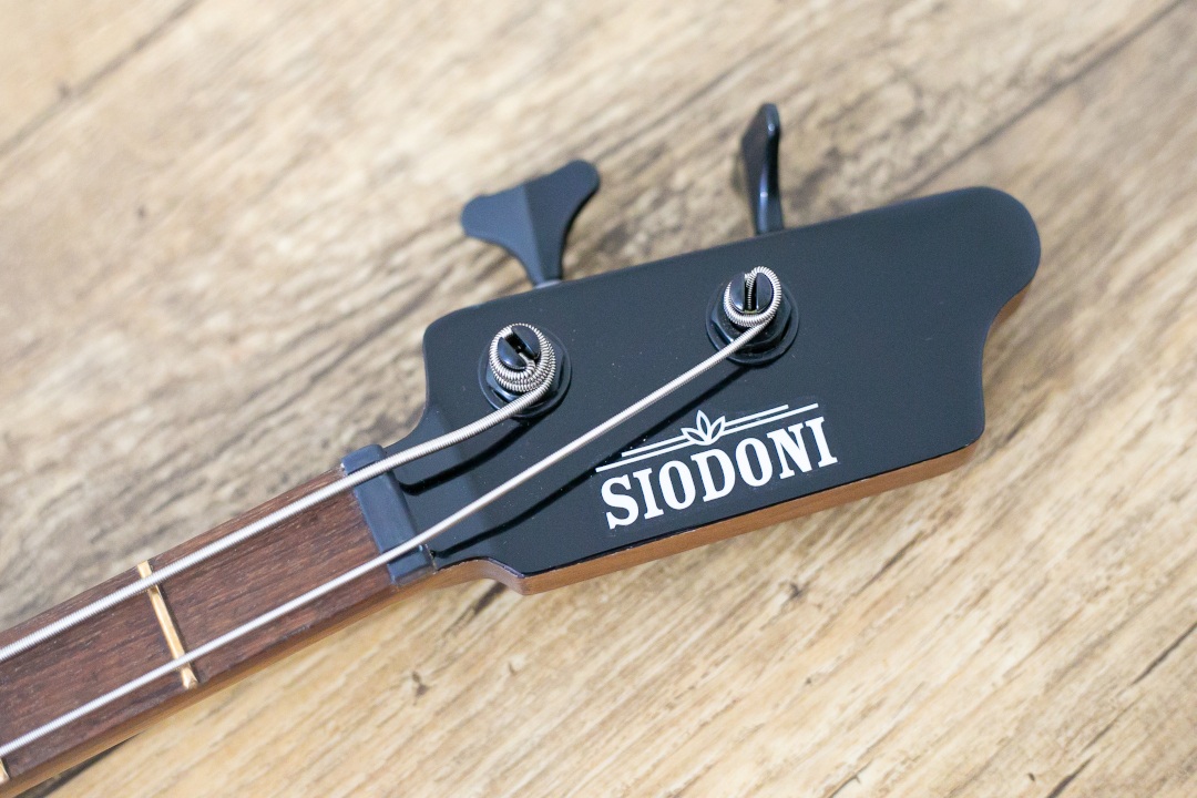 Modelo: T-Bird 2C / Ano 2026 / Artista: Fabio Mozine