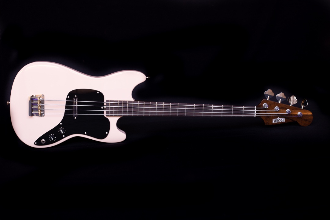 Baixo Modelo: Musicmaster / Ano 2025
