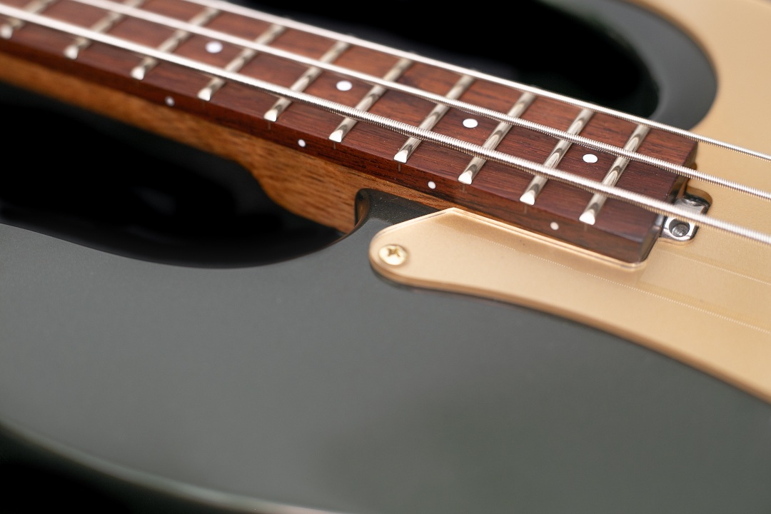 Modelo: P-Bass 3C / Ano 2025 / Artista: KS Rhoads