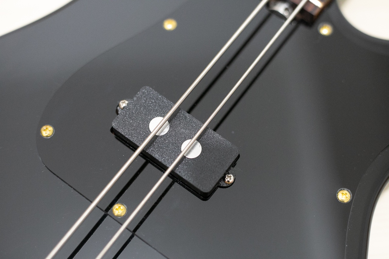 Modelo: P-Bass 2C / Ano 2026 / Artista: Nico Gallegos