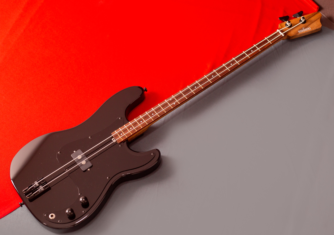 Baixo Modelo: P-Bass 2C / Ano 2026